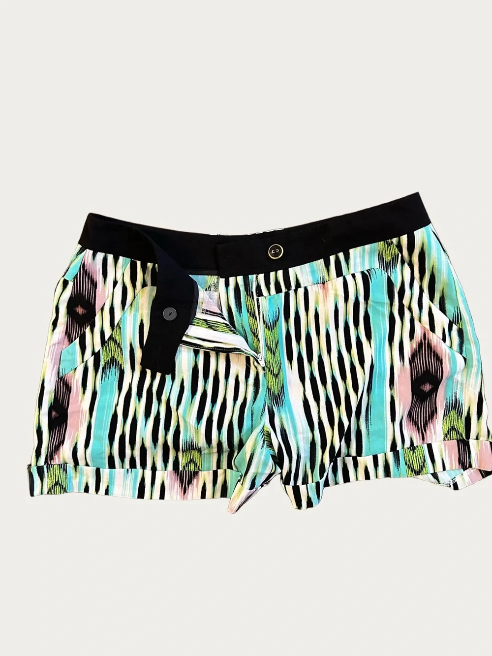 Jennifer Lopez JLo Southwestern Ikat Cuffed Dress Shorts Size 8